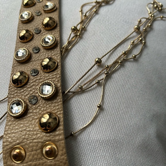 Necklace and two bracelets and a skull scarf - Picture 2 of 16